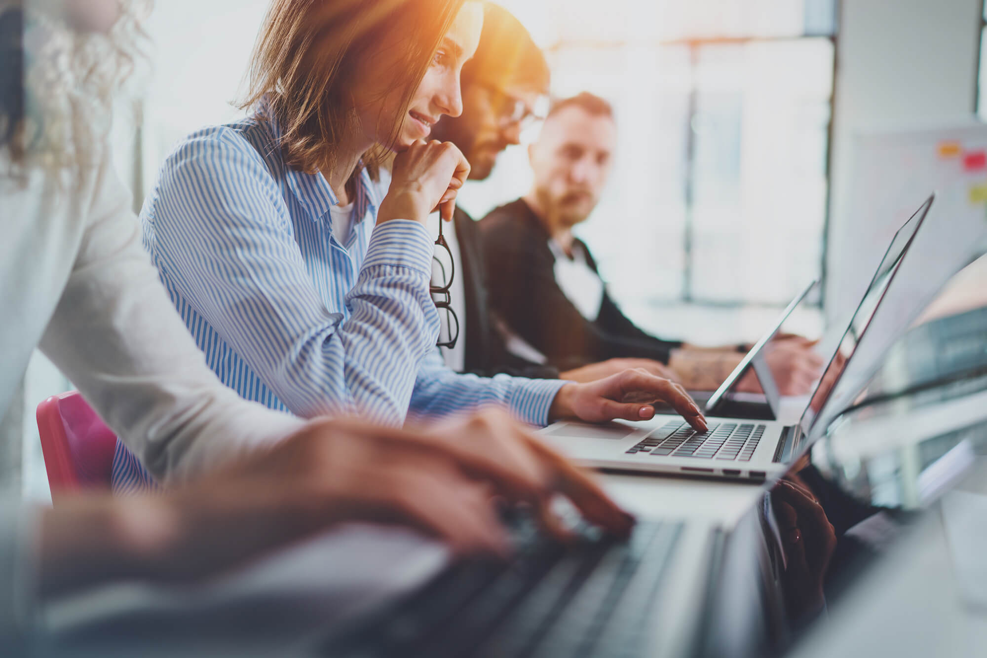 shutterstock_1081391459 1 Isika - Lancez votre carrière dans la tech et l’IA depuis chez vous